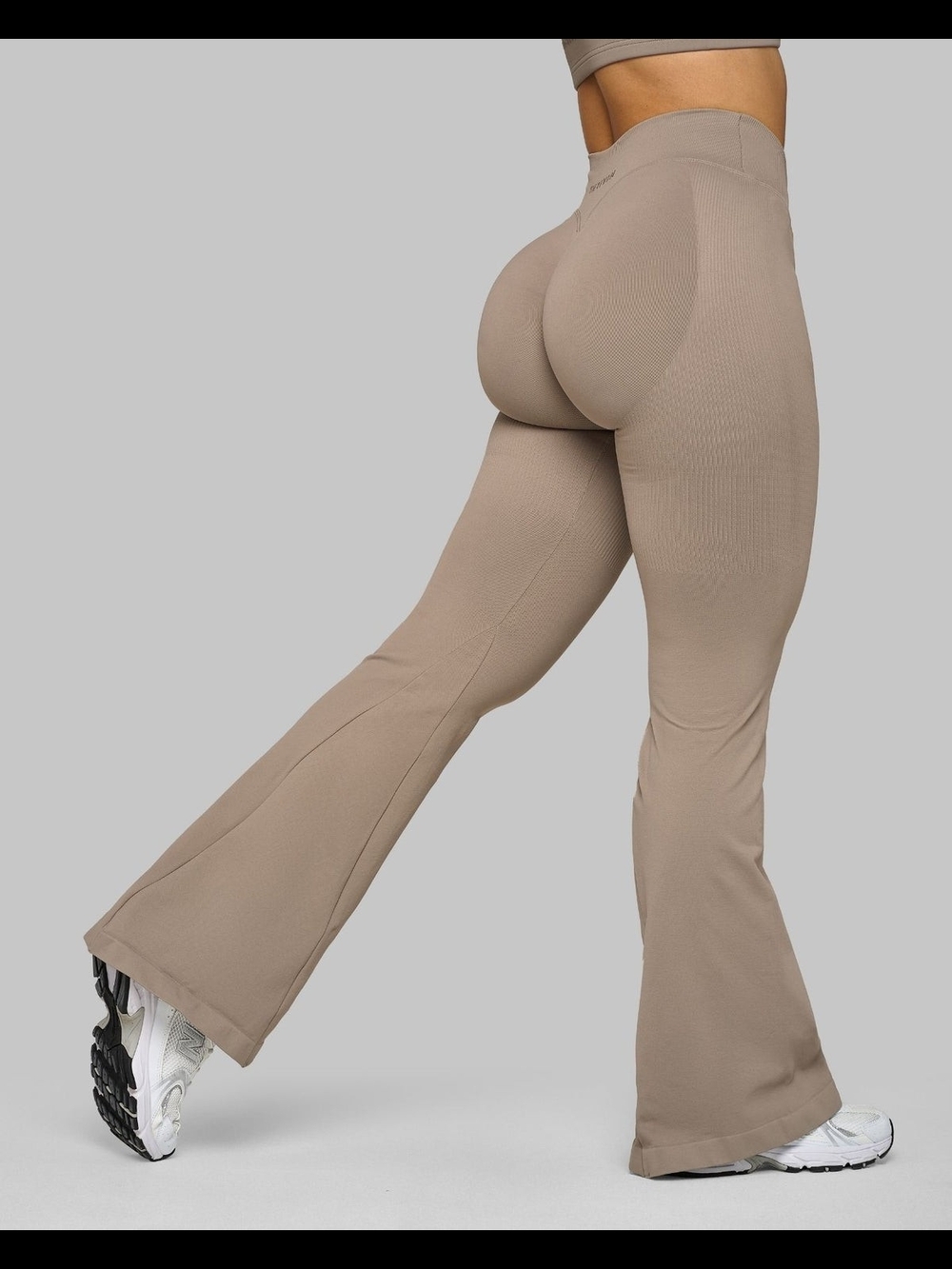 THRIVIN - Elevate Mid V-Waist Flare Leggings In LATTE